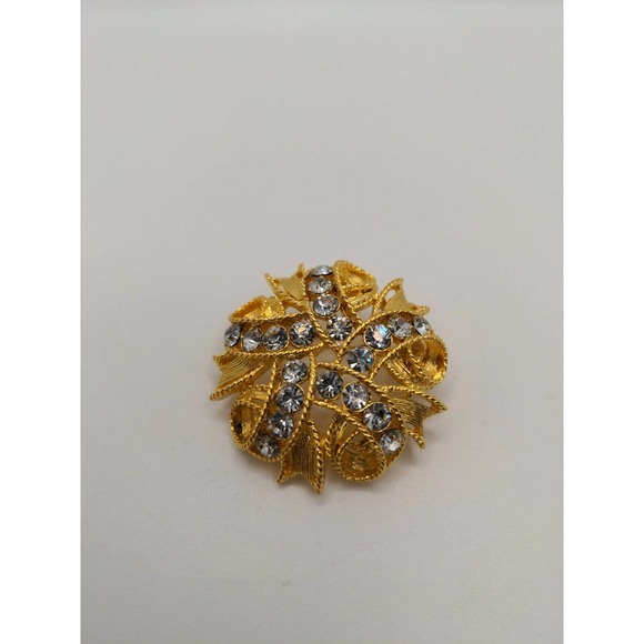 Vintage MJENT Gold Tone Wreath Style Circle Brooch With Clear White Crystal - Picture 4 of 9